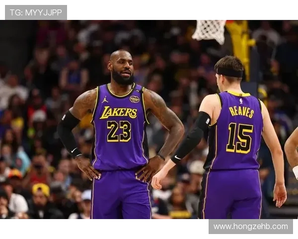 里夫斯赛后第一时间告知詹姆斯我曾为他们父子送出空接精彩瞬间